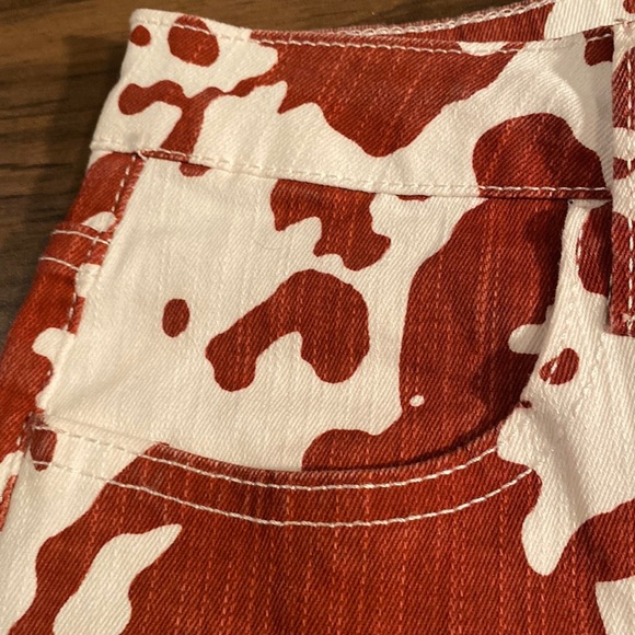 Stylish Red and White Flare Jeans - Picture 4 of 7